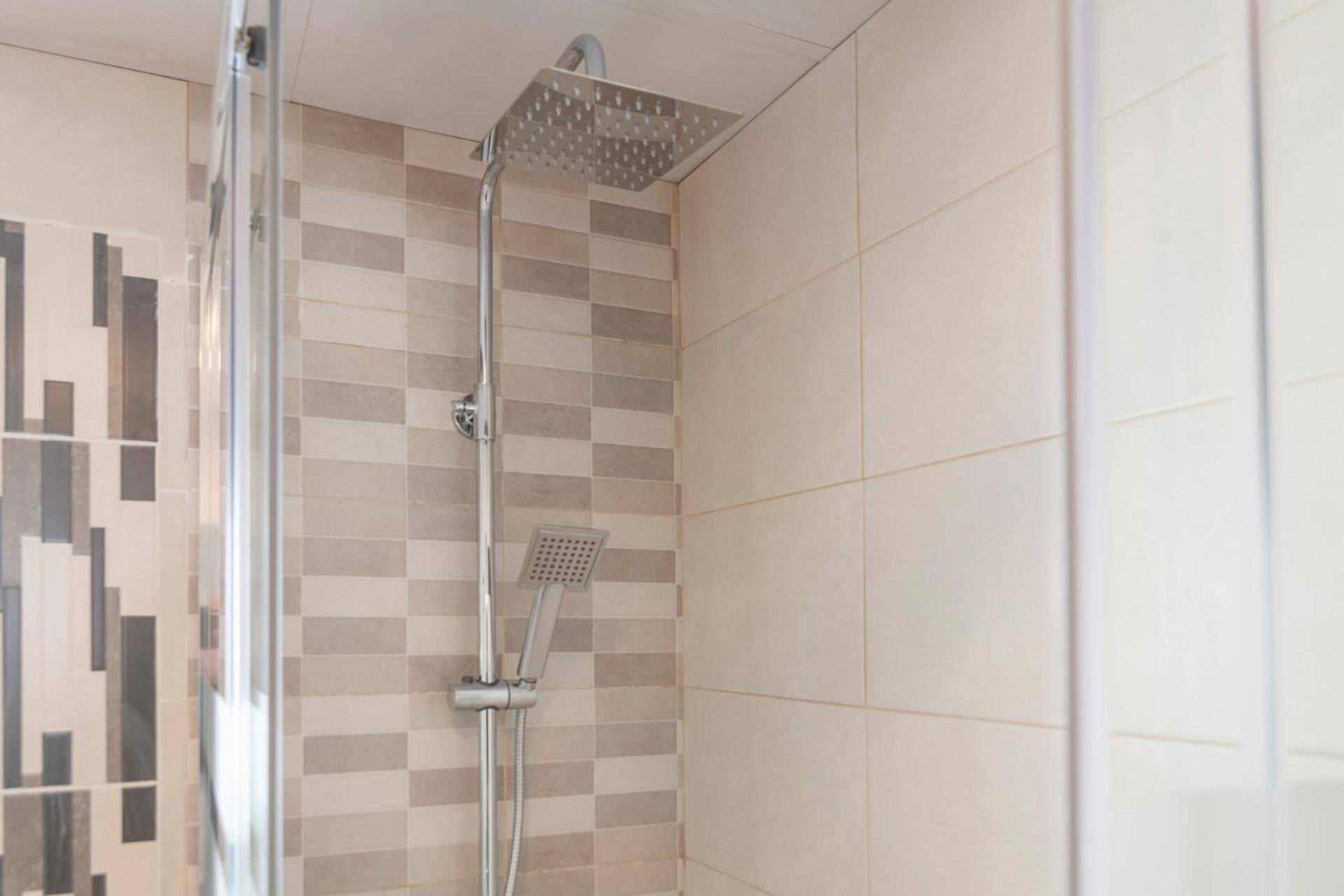 Beetroot, Jedes Zimmer Verfuegt Ueber Smart Tv , Eigenes Bad Mit Regendusche Und Balkon Llucmajor Kültér fotó