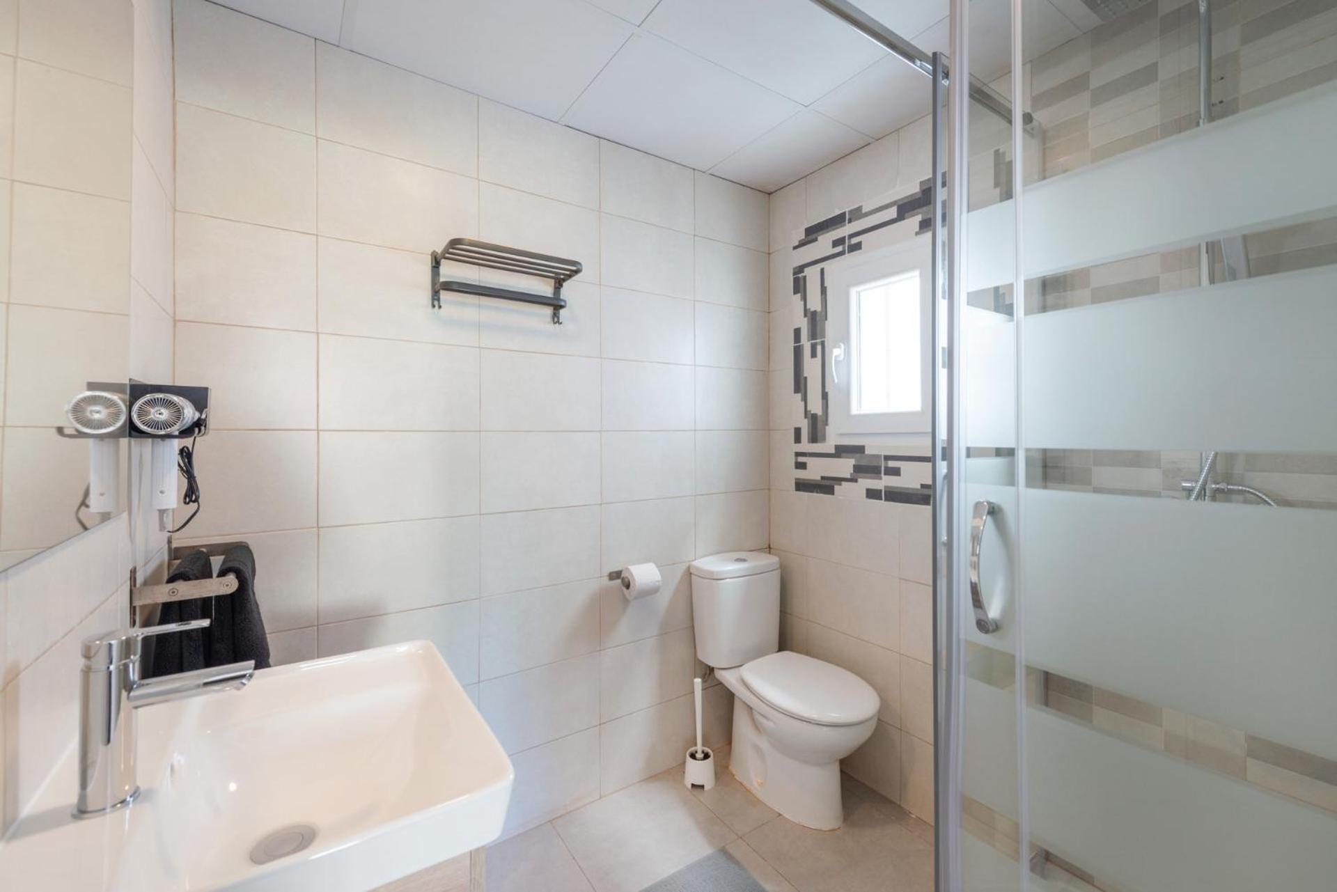 Beetroot, Jedes Zimmer Verfuegt Ueber Smart Tv , Eigenes Bad Mit Regendusche Und Balkon Llucmajor Kültér fotó