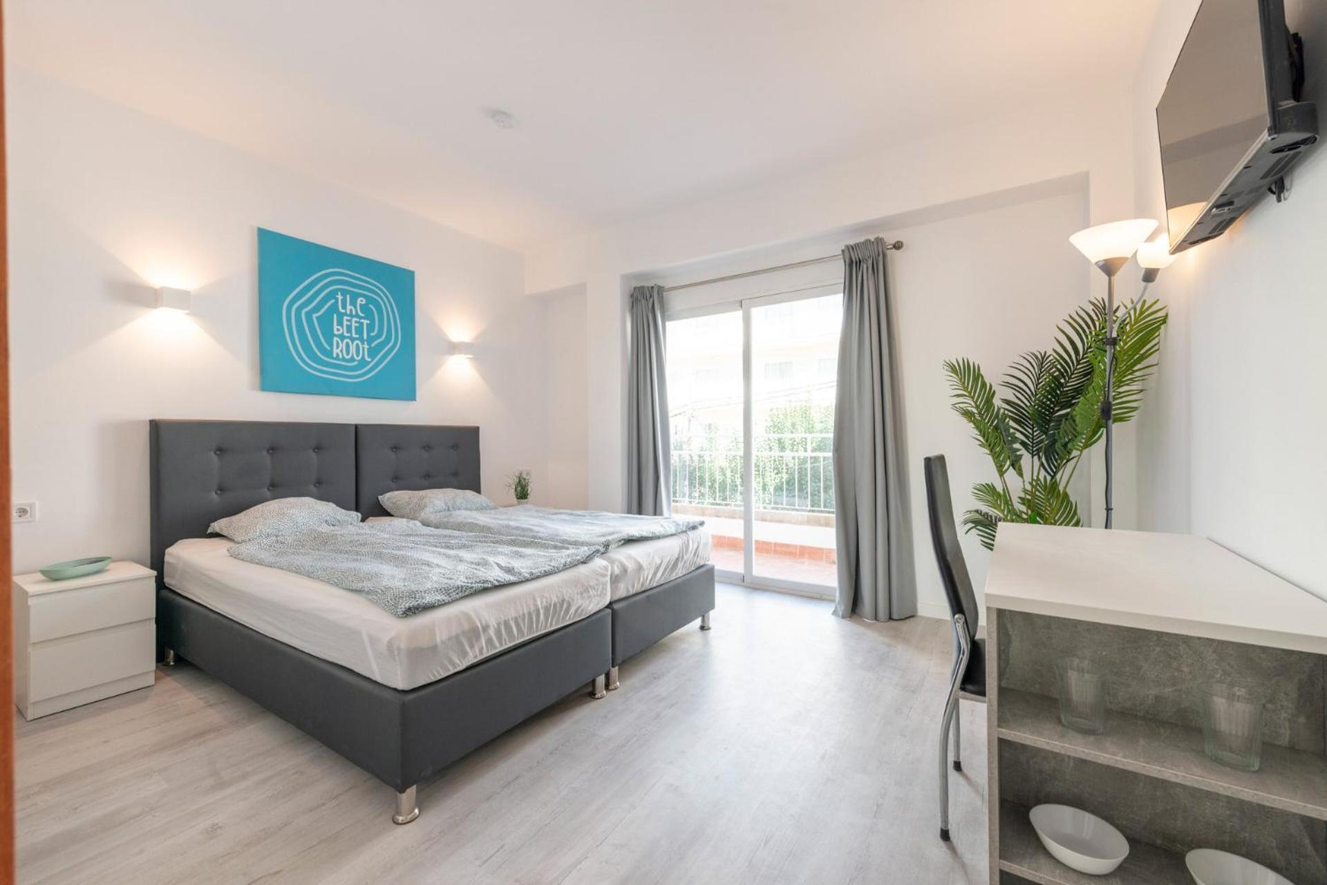 Beetroot, Jedes Zimmer Verfuegt Ueber Smart Tv , Eigenes Bad Mit Regendusche Und Balkon Llucmajor Kültér fotó