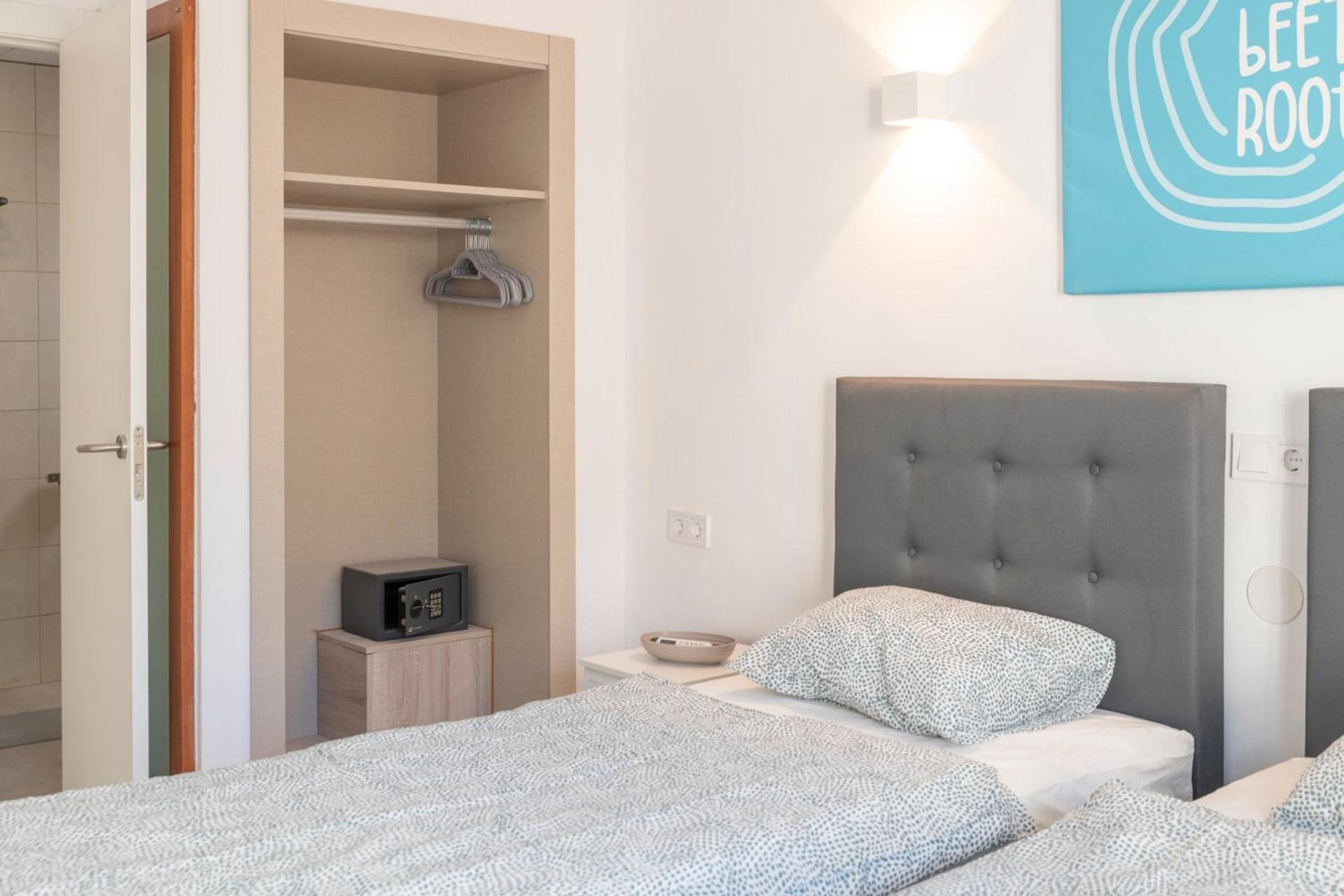 Beetroot, Jedes Zimmer Verfuegt Ueber Smart Tv , Eigenes Bad Mit Regendusche Und Balkon Llucmajor Kültér fotó