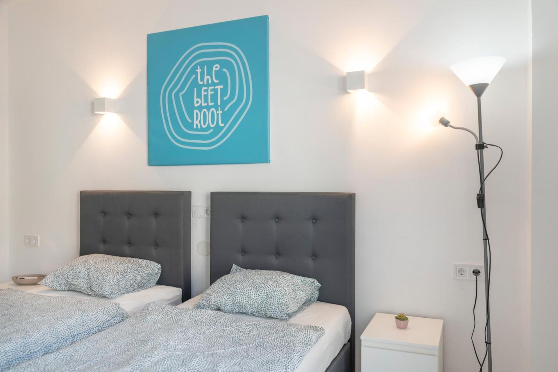 Beetroot, Jedes Zimmer Verfuegt Ueber Smart Tv , Eigenes Bad Mit Regendusche Und Balkon Llucmajor Kültér fotó