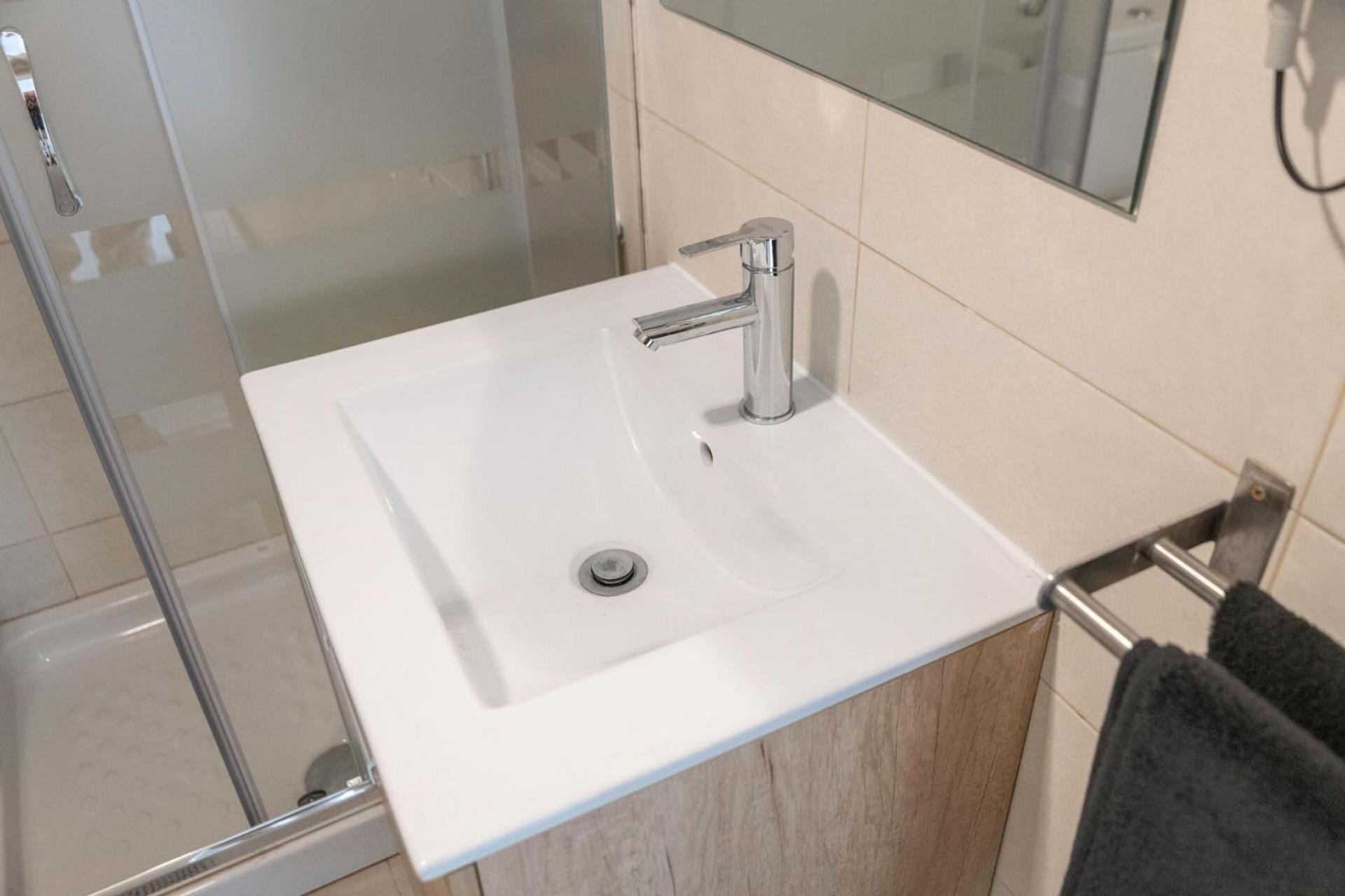 Beetroot, Jedes Zimmer Verfuegt Ueber Smart Tv , Eigenes Bad Mit Regendusche Und Balkon Llucmajor Kültér fotó