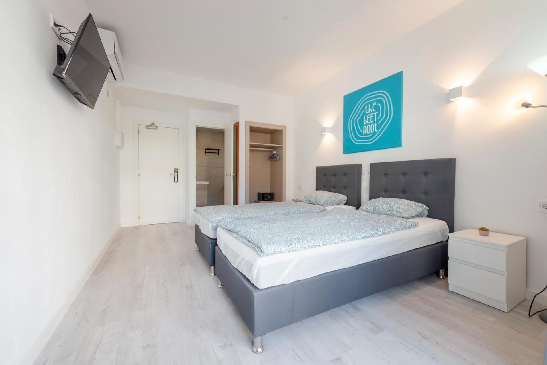 Beetroot, Jedes Zimmer Verfuegt Ueber Smart Tv , Eigenes Bad Mit Regendusche Und Balkon Llucmajor Kültér fotó