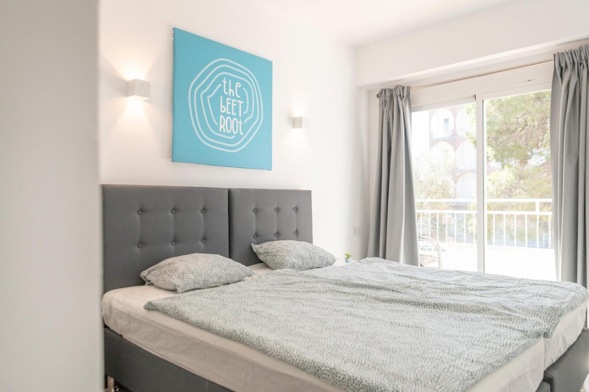 Beetroot, Jedes Zimmer Verfuegt Ueber Smart Tv , Eigenes Bad Mit Regendusche Und Balkon Llucmajor Kültér fotó